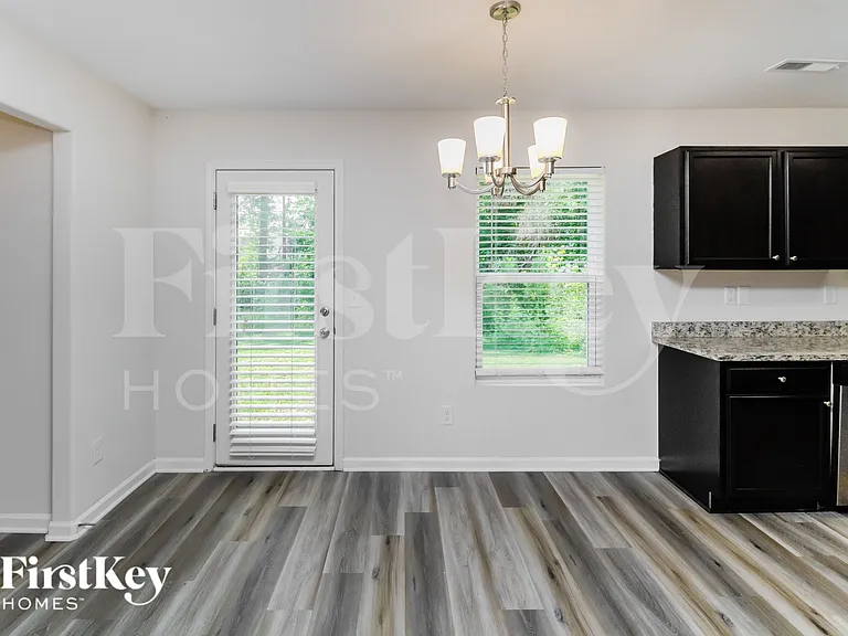 4019 Maderia Dr NW — Photo 4