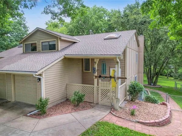 748 SE Claremont Ct, Lees Summit, MO 64063