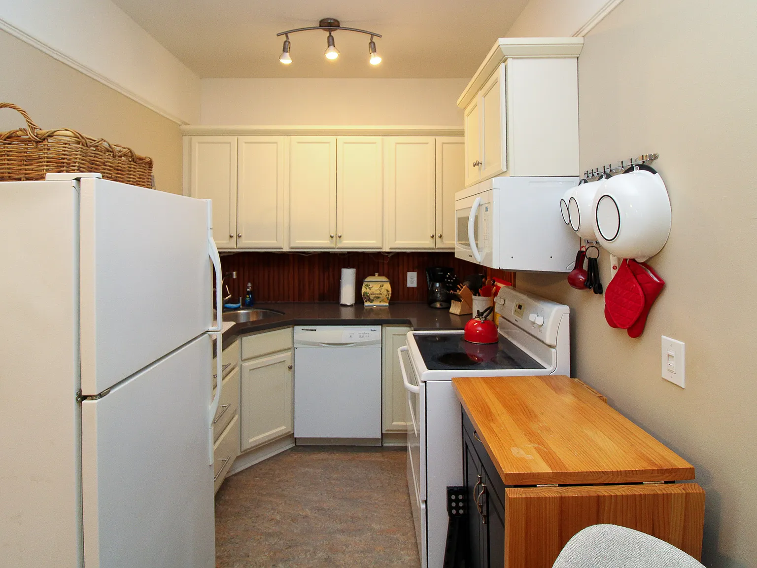 2 bed, $1,600 — Photo 4