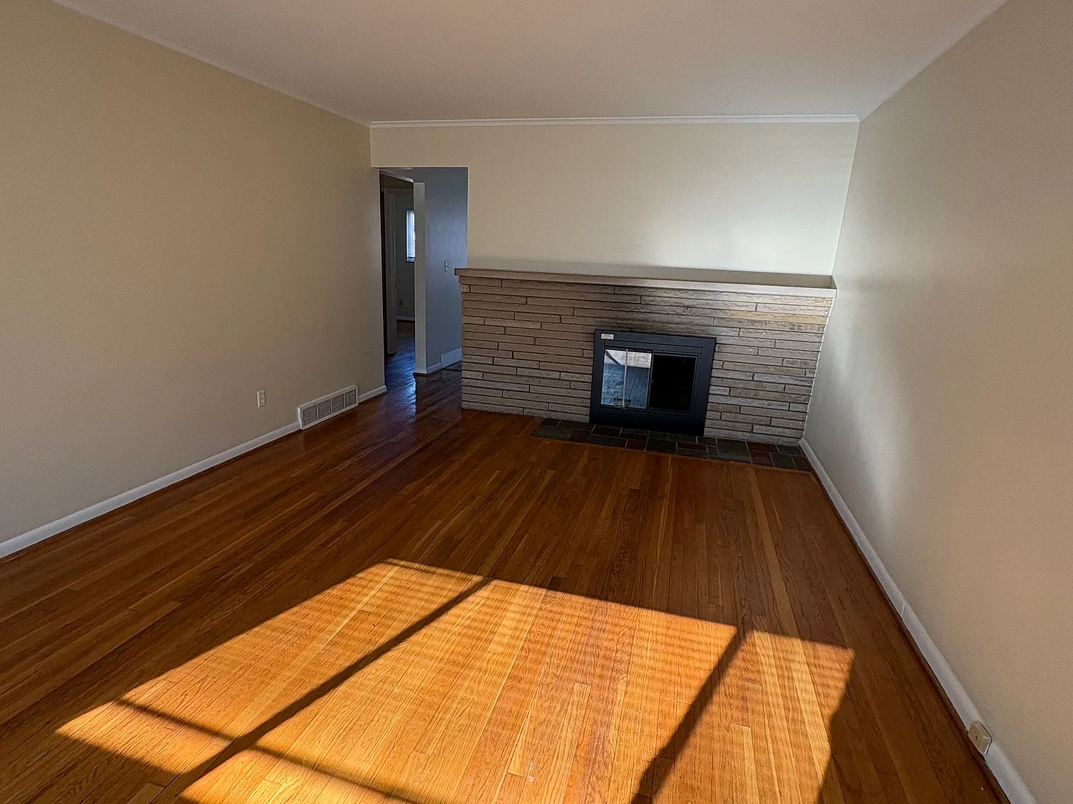 2 bed, 1.5 bath, 1000 sqft, $1,500 — Photo 3