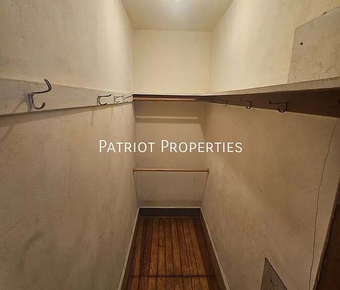 603 1/2 N Superior Ave — Photo 56