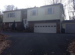 2 Caye Rd, Danbury, CT 06811