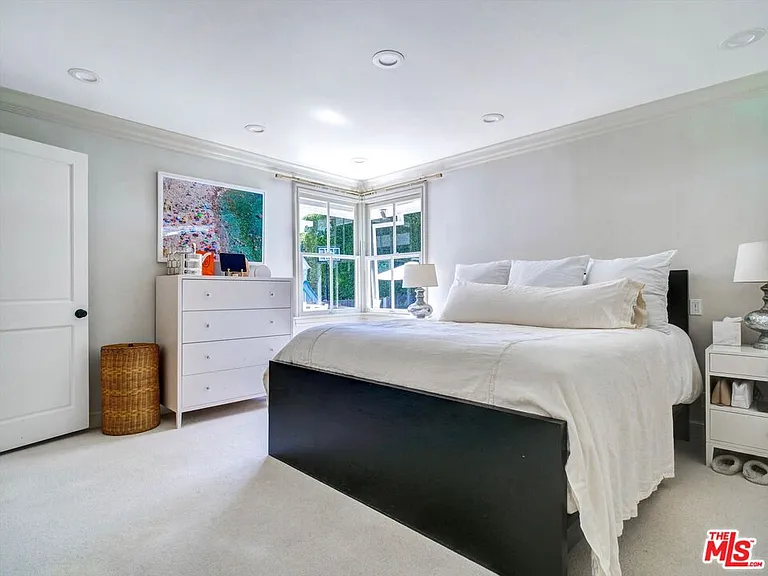 1056 Corsica Dr — Photo 24
