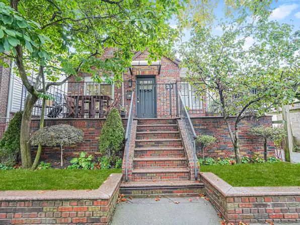 33 Manhattan Court image 3 of 32