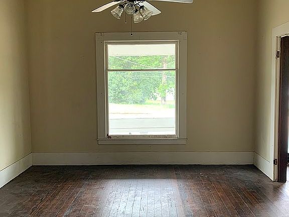 5th image of 346 W Court Ave