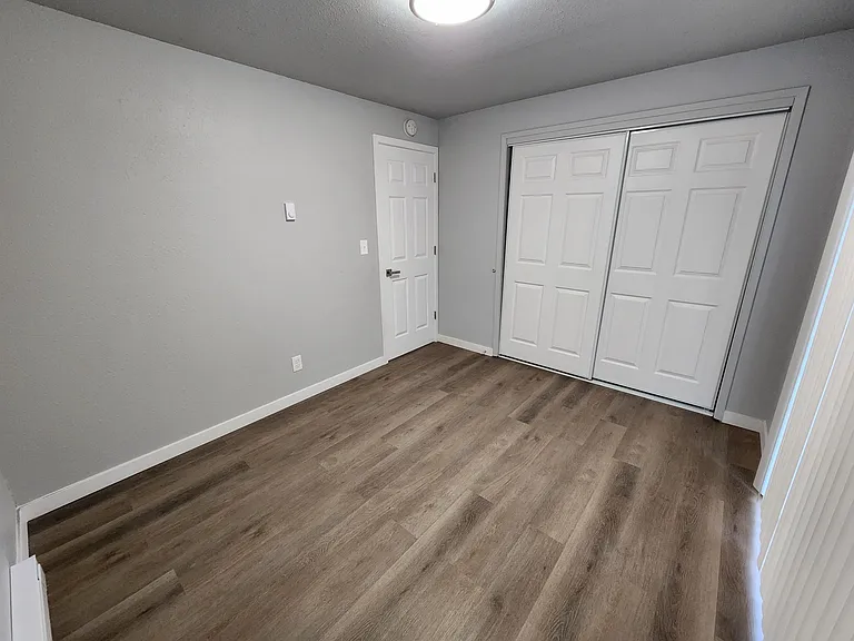 819 E 2nd St #1 — Photo 14