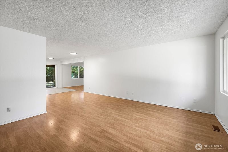 5th image of 1112 Ridgeway Drive