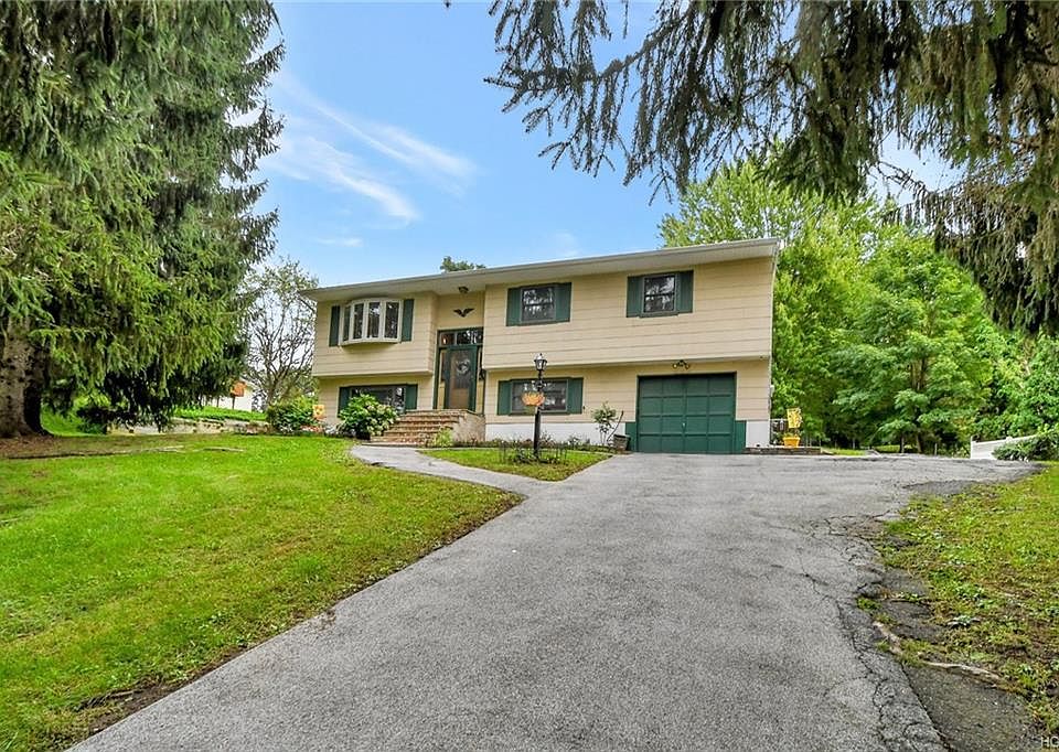 1st image of 3 Hawthorne Dr