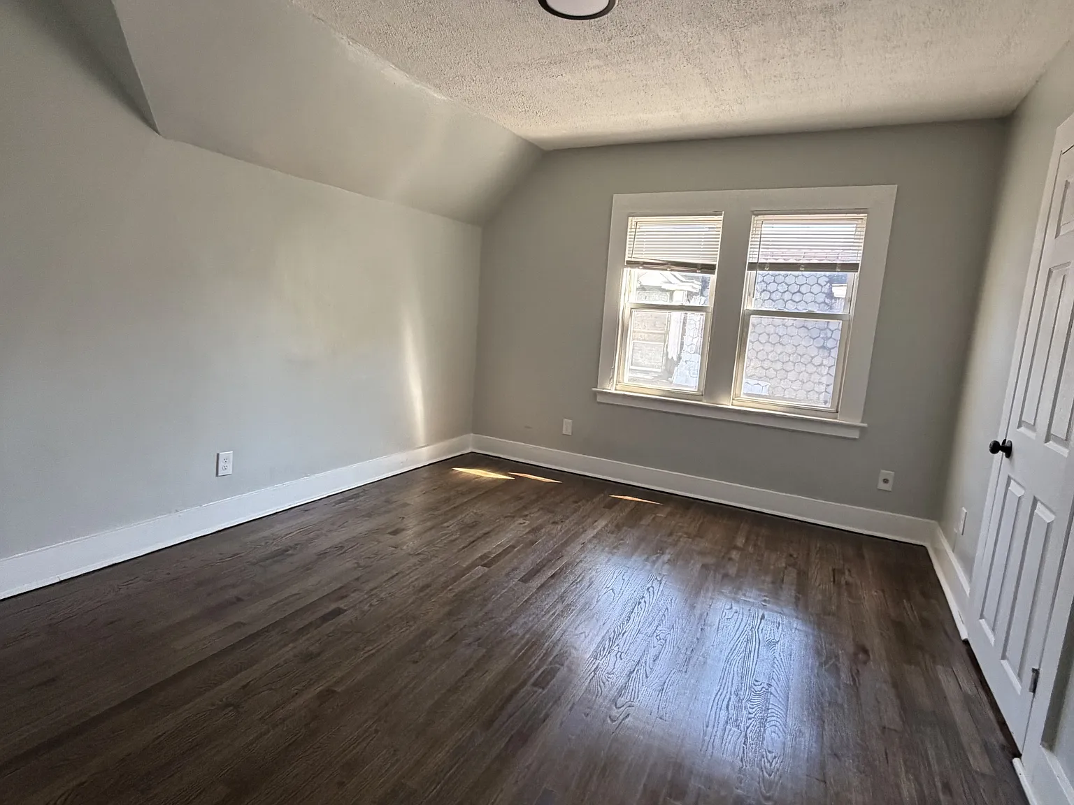 3 bed, 982 sqft, $1,800 — Photo 4