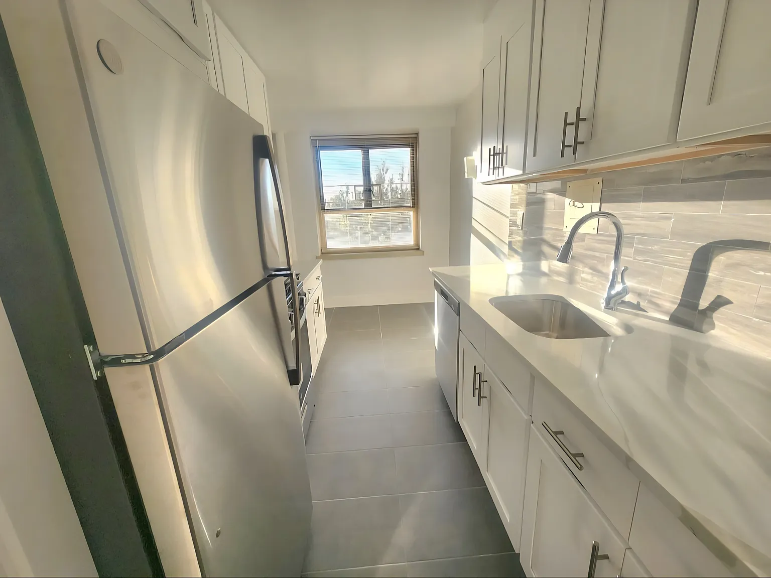 1 bed, 879 sqft, $2,450 — Photo 4