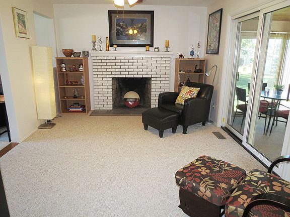4th image of 951 Thistle Pl SE