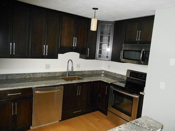 4th image of 23 Willowood Lane #23