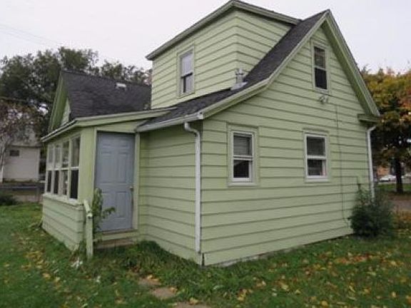 2nd image of 540 Farrington St