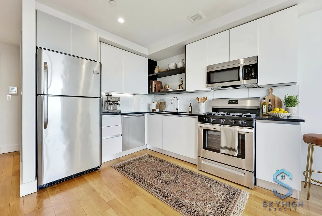 763 Lexington Avenue — Photo 2