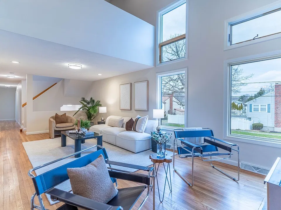 112 Cedar Rd N
