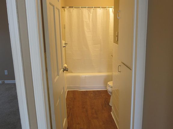 4th image of 309 Greene St