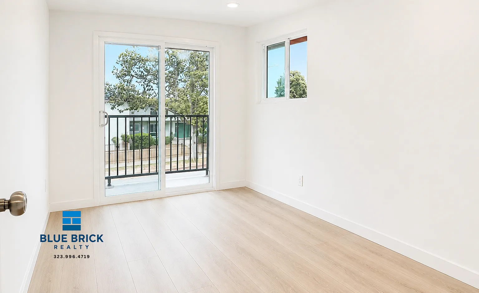 Crenshaw 3-Bed with Modern Kitchen, North-Facing Balcony & Quartz Countertops Near Expo Line & Ke... — Photo 3