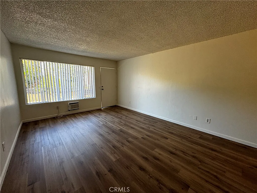 1 bed, 700 sqft, $1,895 — Photo 3
