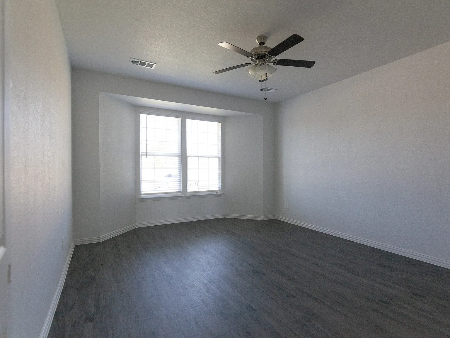 211 Jardim Ln — Photo 2