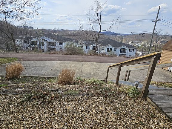3rd image of 1383 Bergamont St