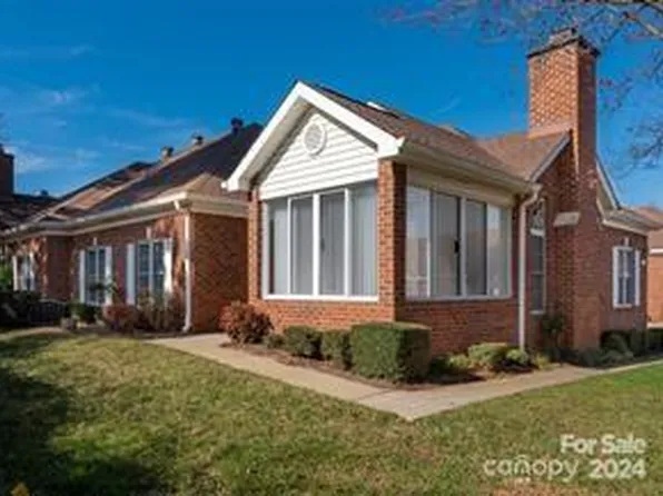 8805 Grand Oak Dr, Charlotte, NC 28277