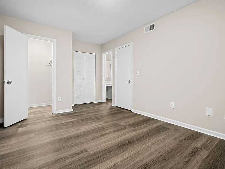 Castle Creek Apartments: Welcome Home to Comfort and Premier Living in Decatur, GA — Photo 48