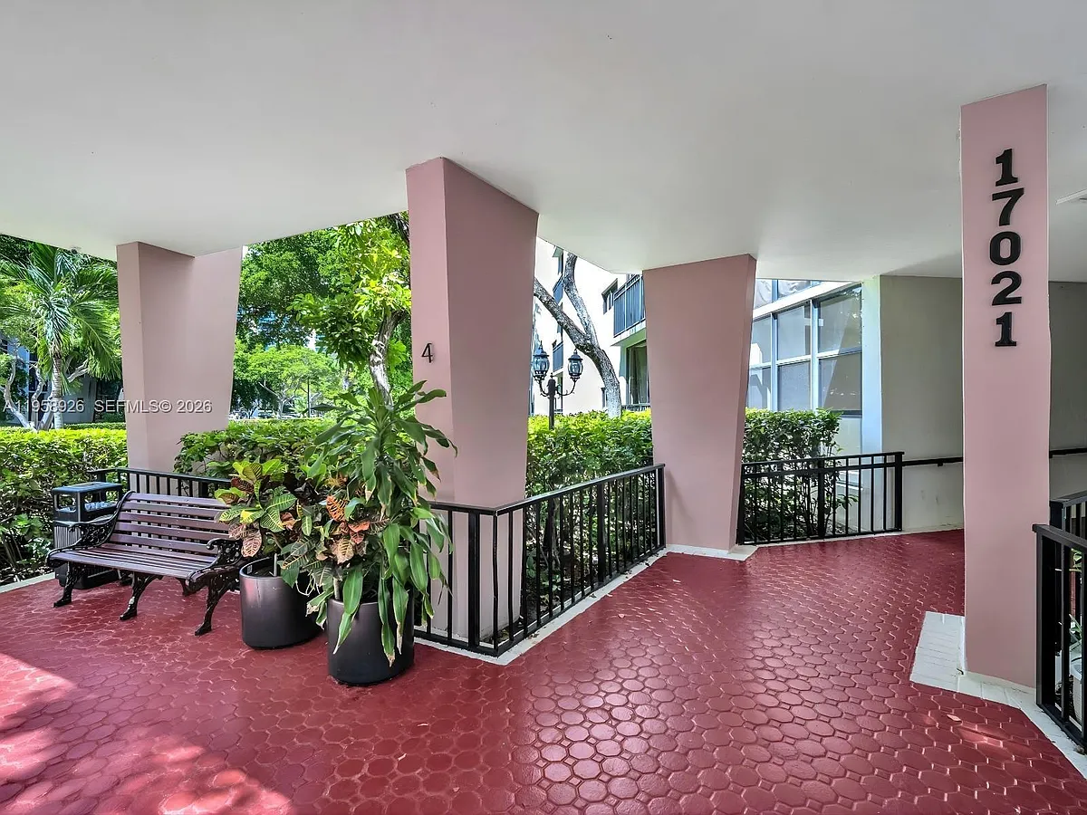 Building Photo - 17021 N Bay Rd #706