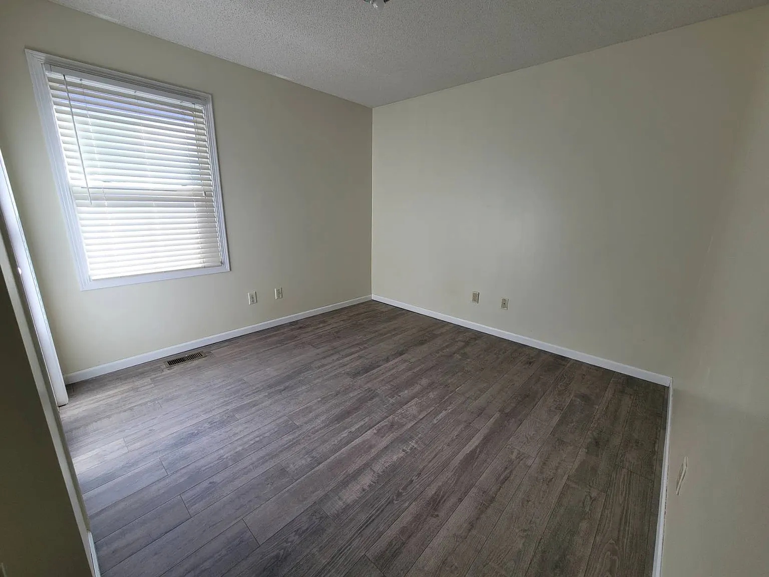 3 bed, 2.5 bath, 1700 sqft, $2,450 — Photo 4