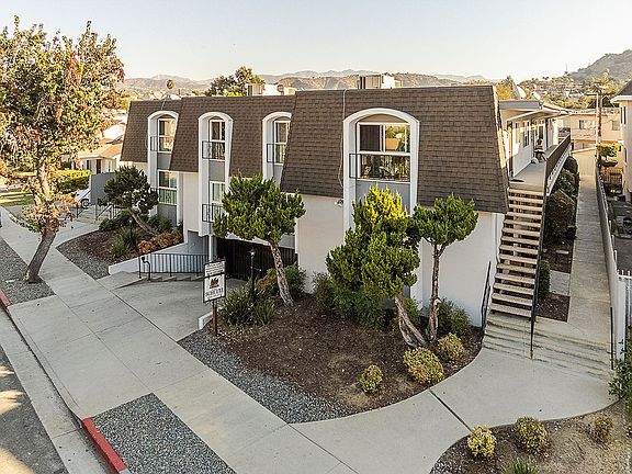 2nd image of 840 Fischer St APT 4