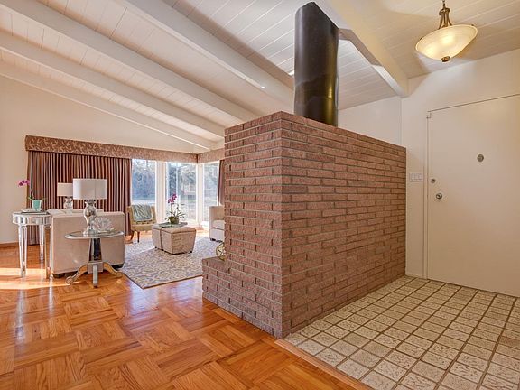 5th image of 40 Westpark Dr
