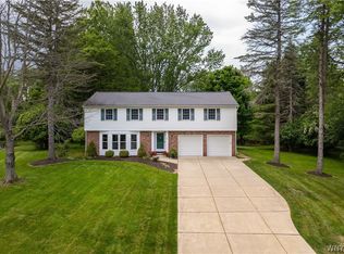 6 Stonehenge Ct, Orchard Park, NY 14127
