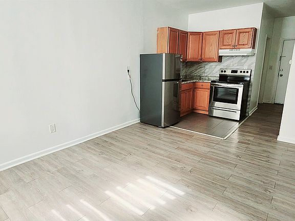 4th image of 589 59th St #A3
