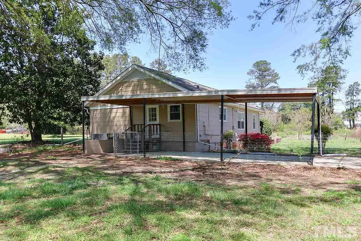 3 bed, 1350 sqft, $1,800 — Photo 1