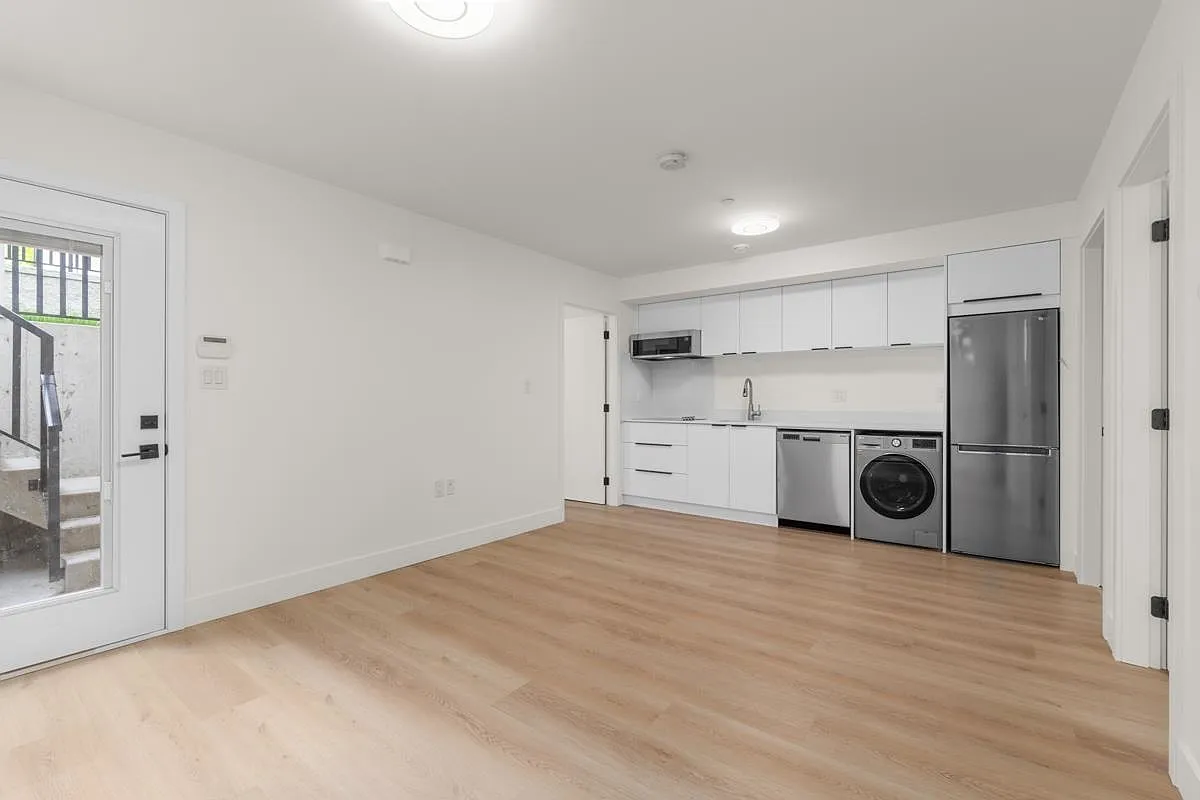 2 bed, 575 sqft, $2,350 — Photo 3