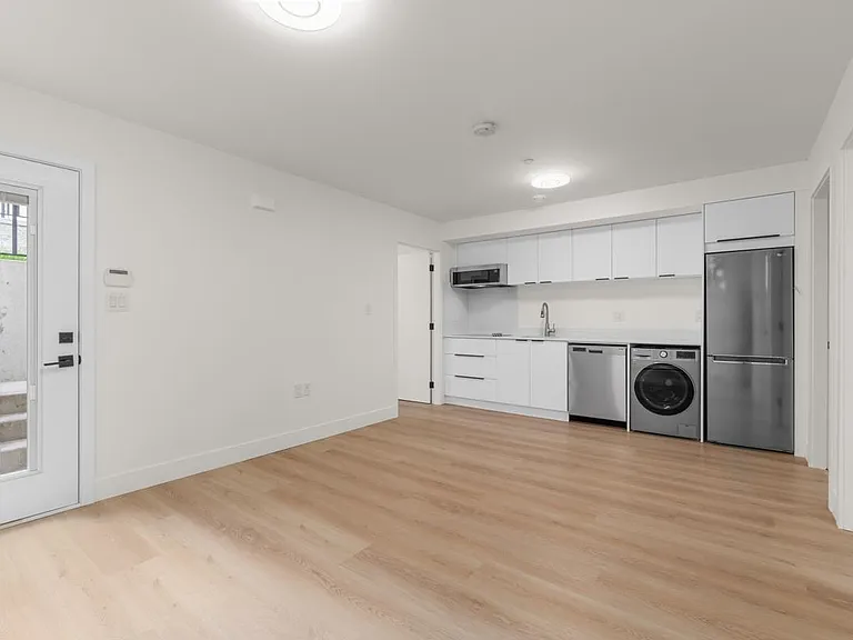 7338 Maple St #BASEMENT — Photo 3