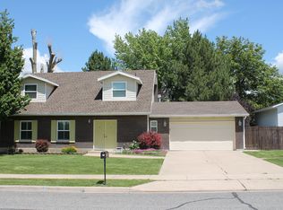 572 W Applewood Dr, Centerville, UT 84014
