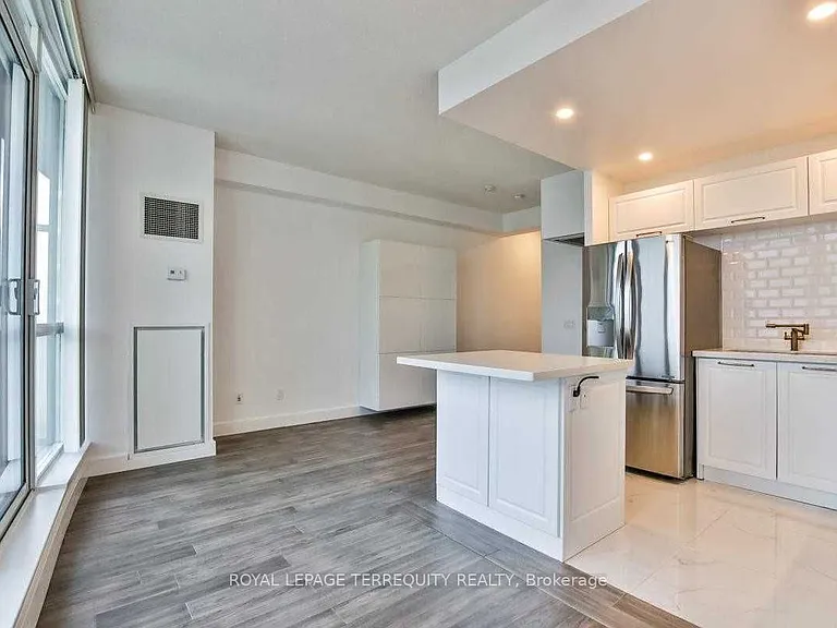 218 Queens Quay W #2605 — Photo 10