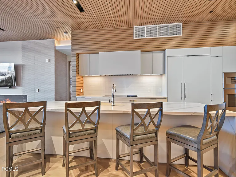 8680 Empire Club Dr — Photo 7