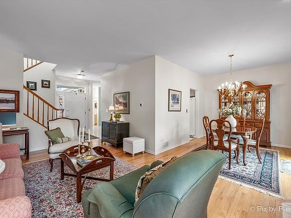 4th image of 228 Charlotte Pl