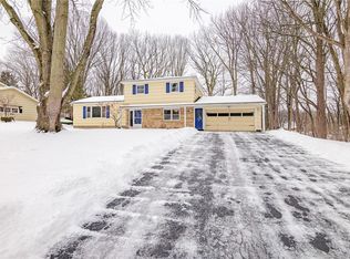 68 Bella Dr, Penfield, NY 14526