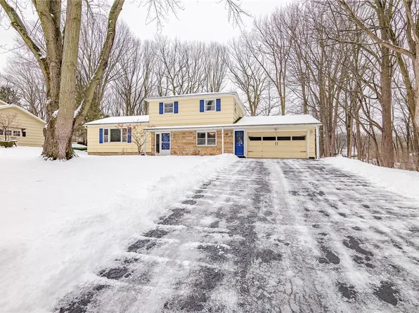 68 Bella Dr, Penfield, NY 14526
