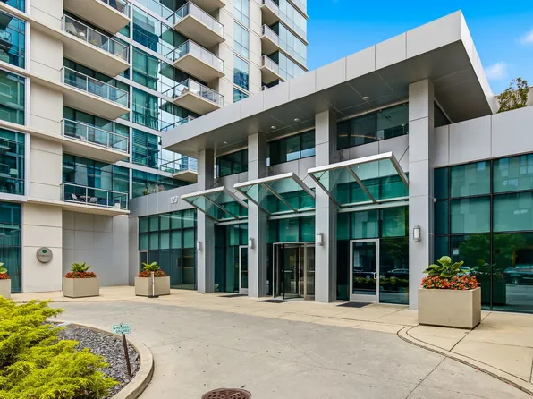 123 S Green St APT 704B, Chicago, IL 60607