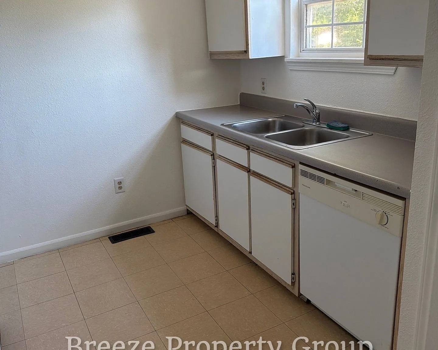3 bed, 1079 sqft, $975 — Photo 4