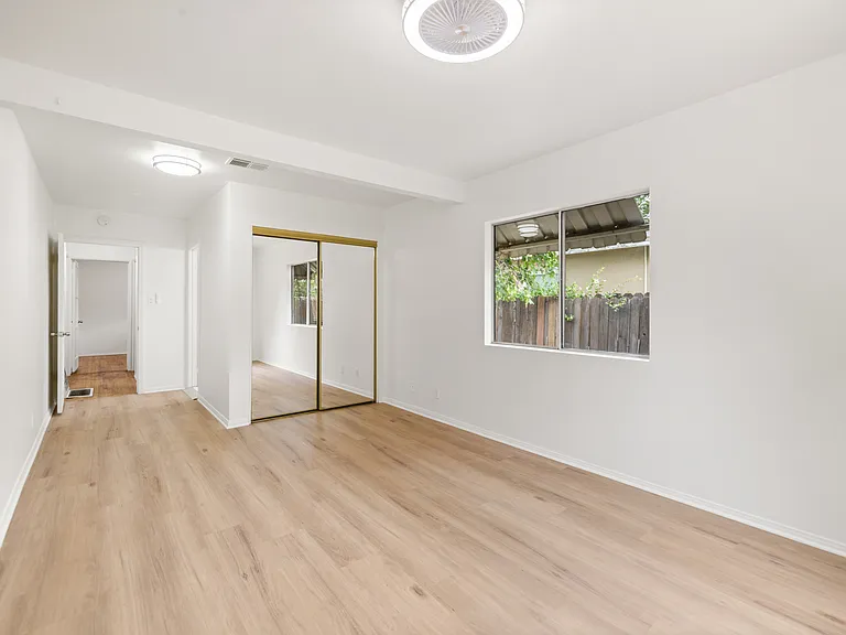 18418 Sylvan St — Photo 13