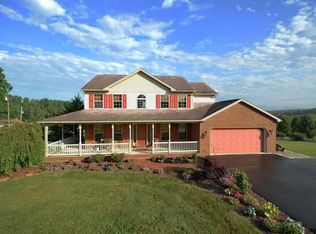 2226 Fox Chase Dr, Hanover, PA 17331