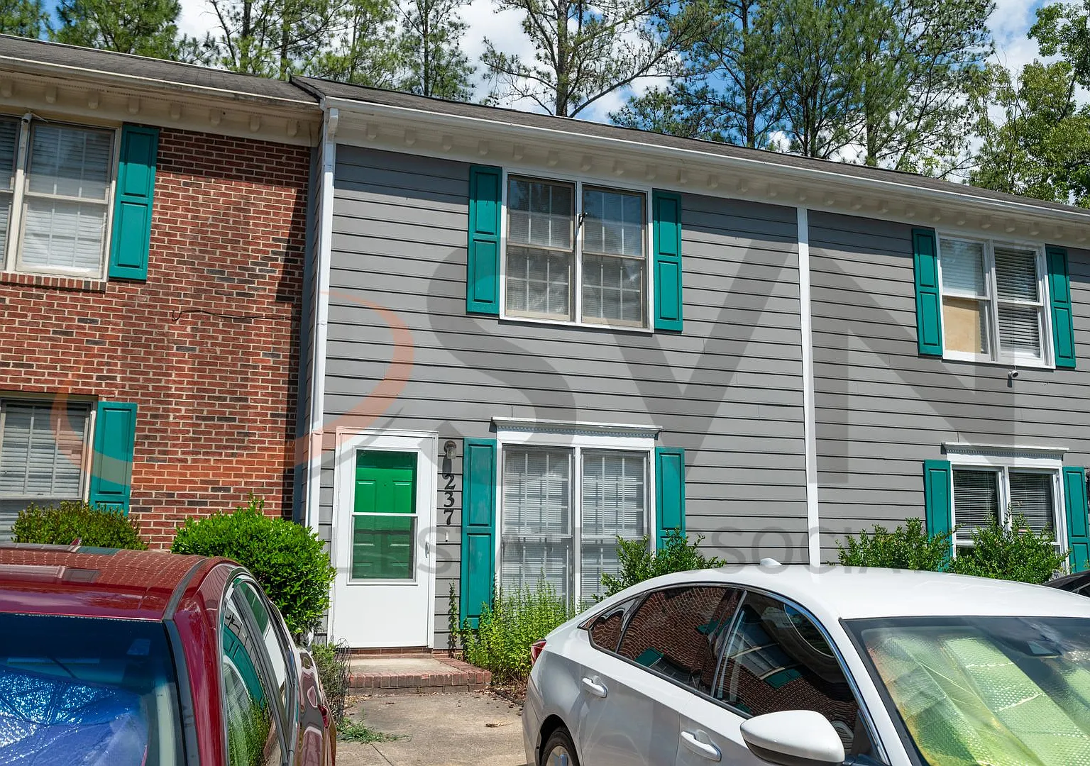 Move In Ready 2BR, 1.5BA Townhome with Brand-New Kitchen Features! — Photo 2