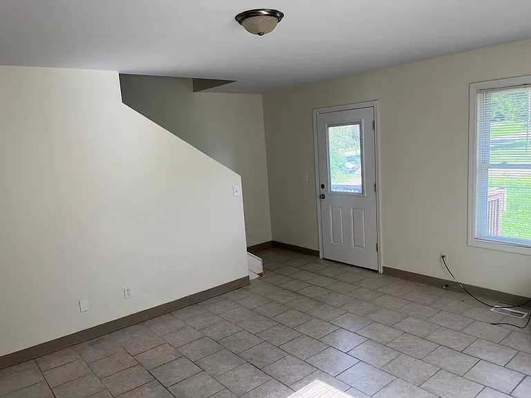 324 W Elting St — Photo 13