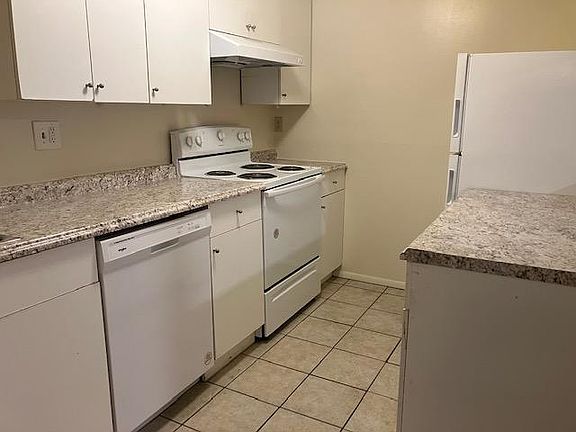 5th image of 3000 Garden Apartment Dr APT 21