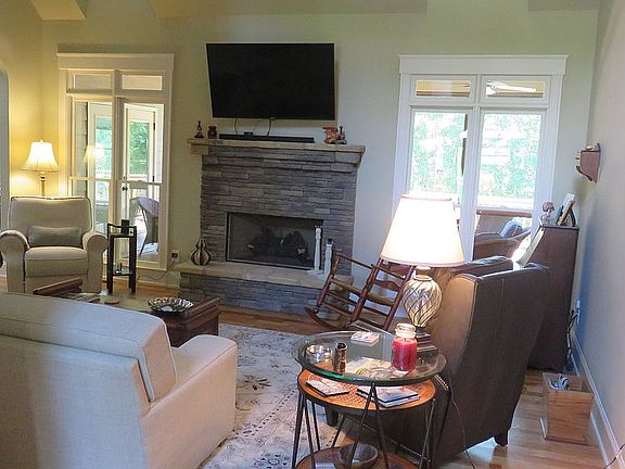 4th image of 73 Black Oak Ln
