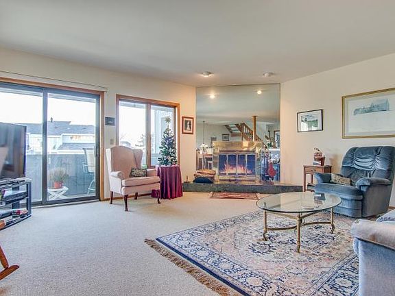 Living Room -FP/deck